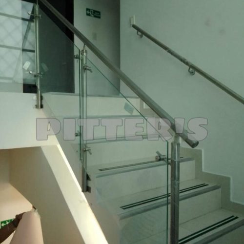 Instalación de vidrio para escaleras y barandas