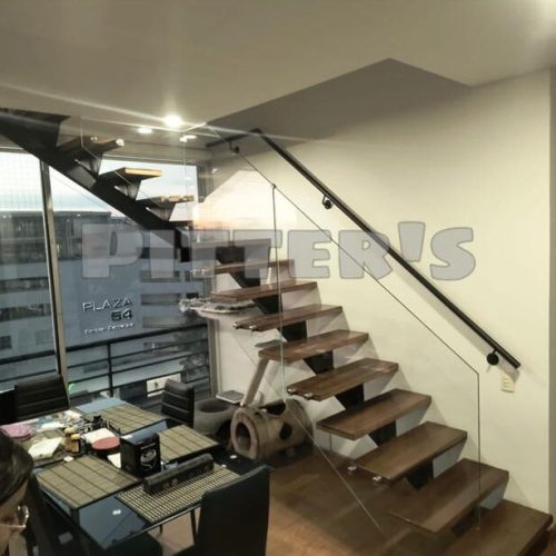 Instalación de vidrio para escaleras y barandas